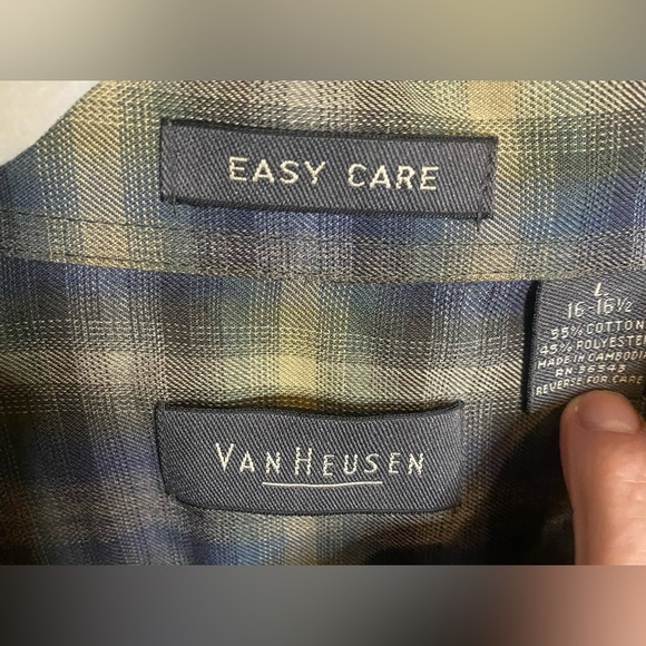Van Heusen Plaid Button Front Men’s Shirt, Large - Picture 3 of 3